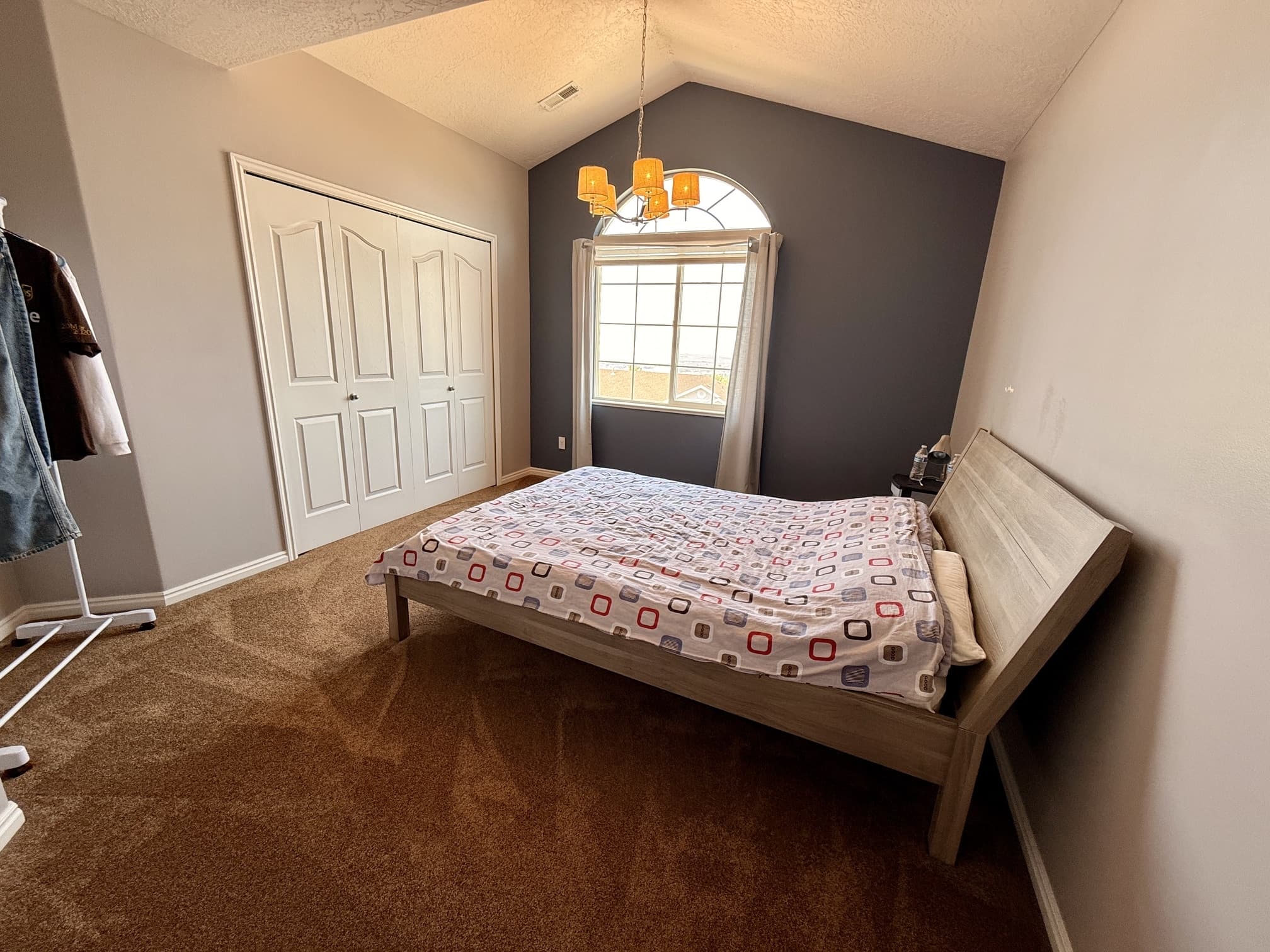 North Salt Lake House: 1090 E Fairway Dr