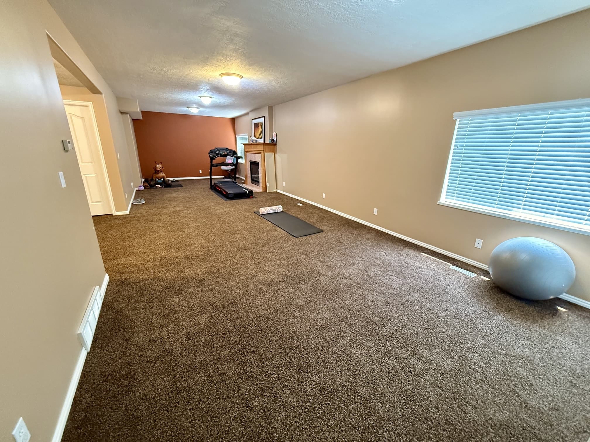 North Salt Lake House: 1090 E Fairway Dr