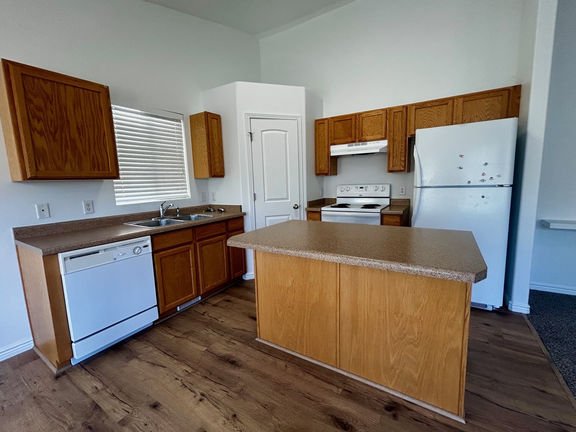 West Jordan House: 7003 W 7895 S