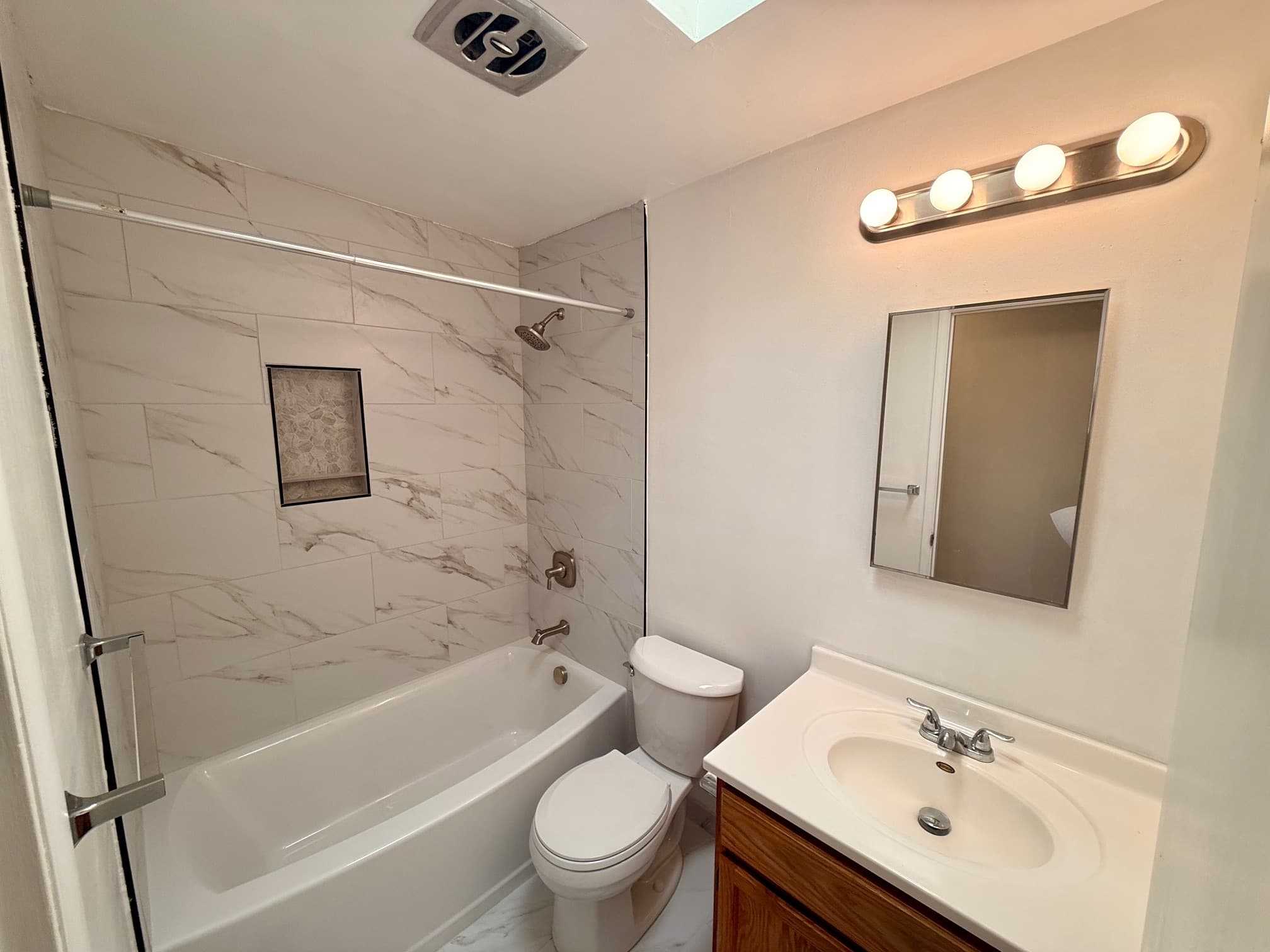 Sandy House: 972 E Larkspur Dr