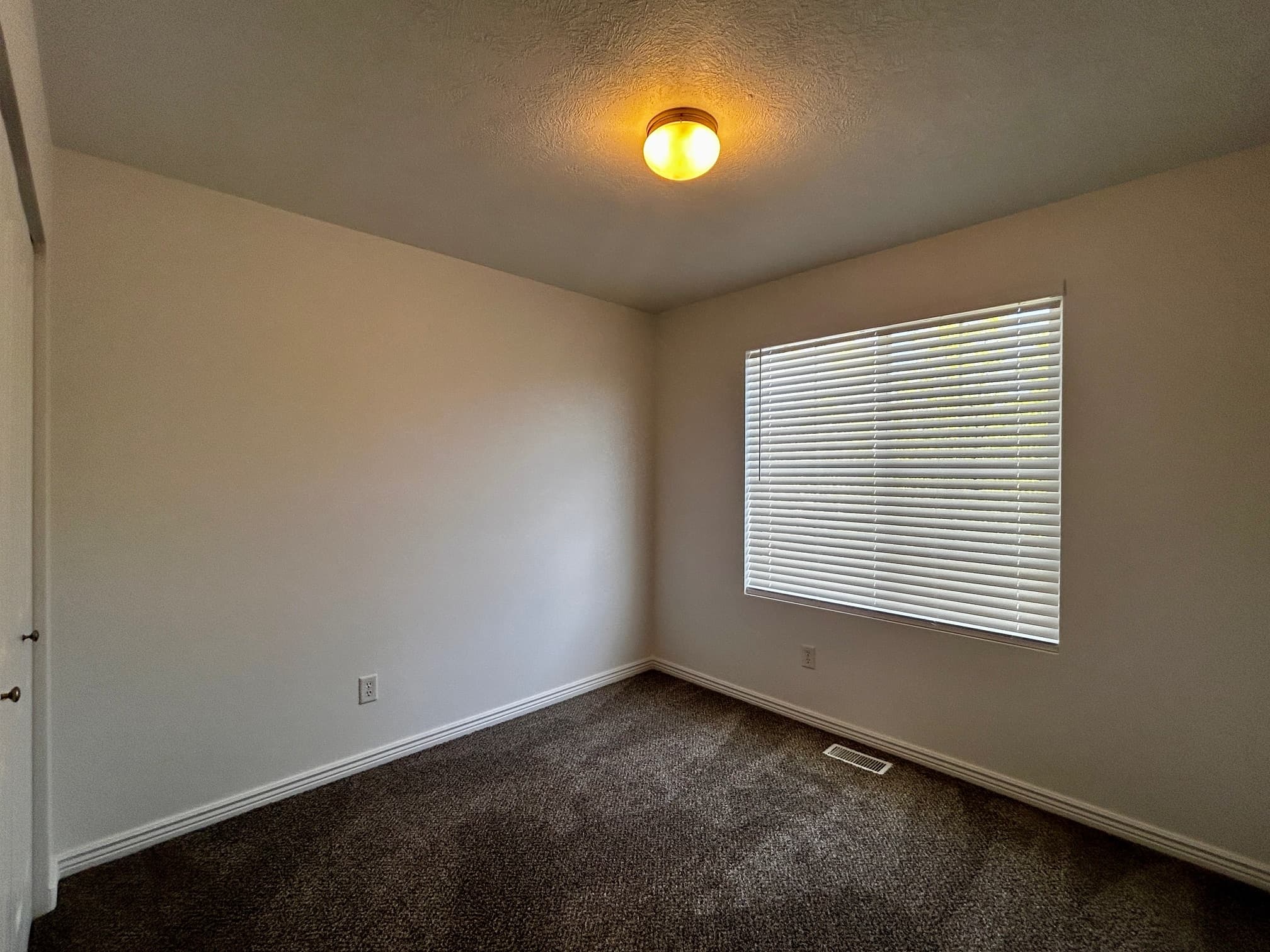 West Jordan House: 7003 W 7895 S