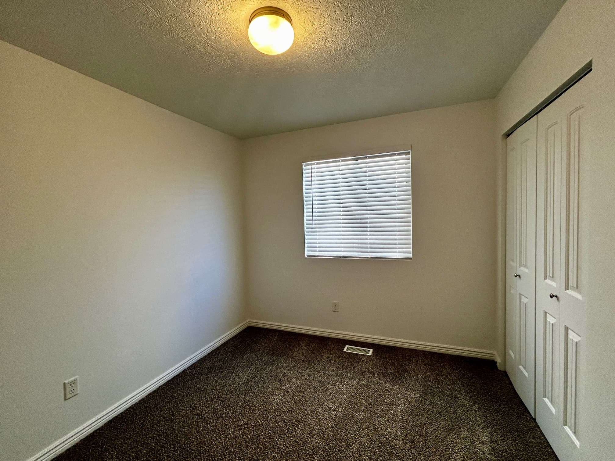 West Jordan House: 7003 W 7895 S