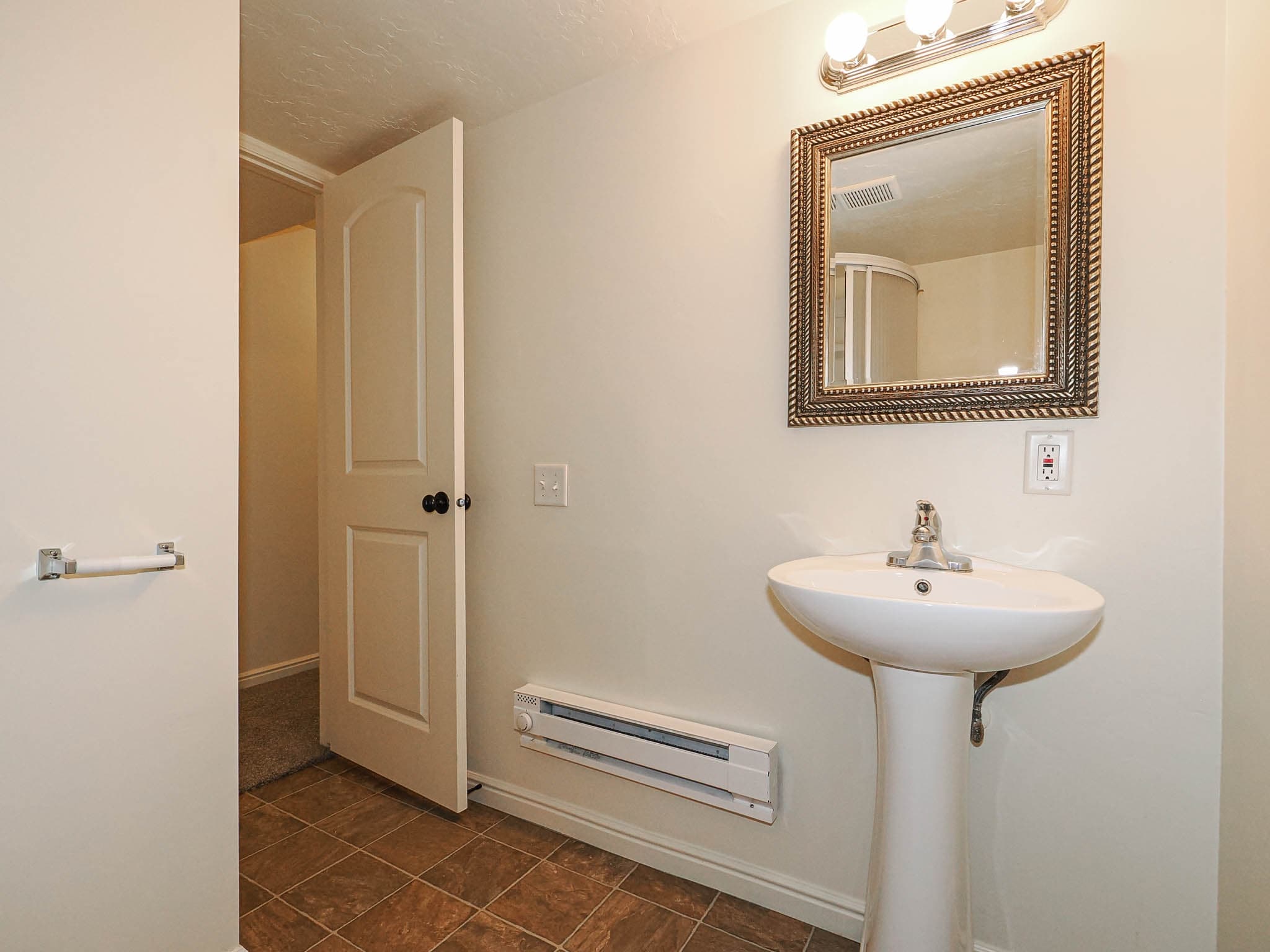 South Salt Lake House: 59 W Dewar Grove Ln