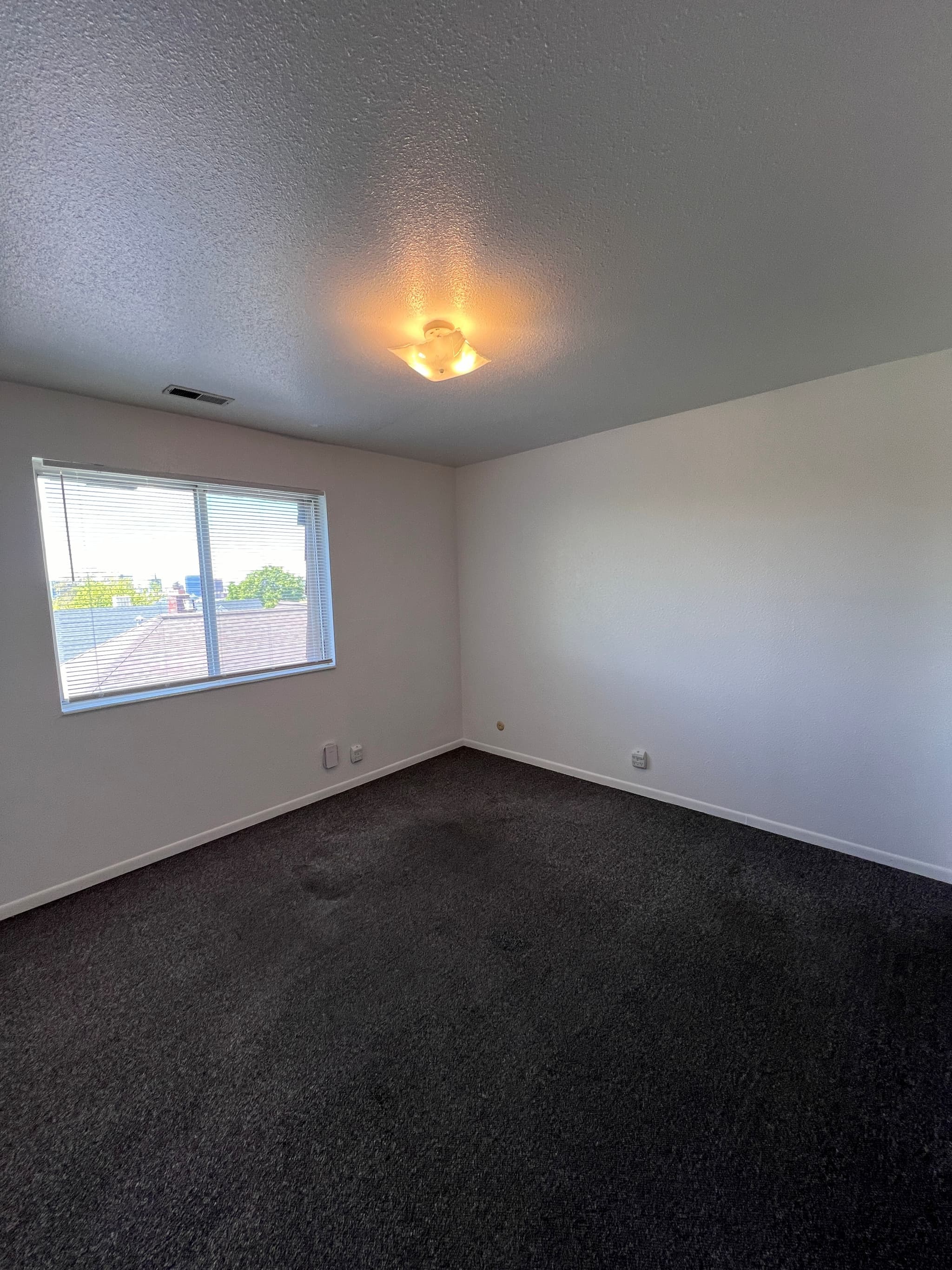 Salt Lake City Single Room: 1162 E 400 S