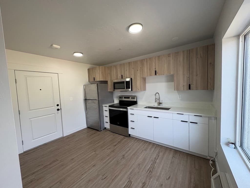 Murray Apartment: 404 E 5600 S
