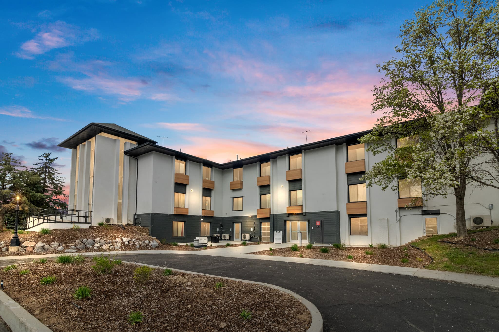 Murray Apartment: 404 E 5600 S