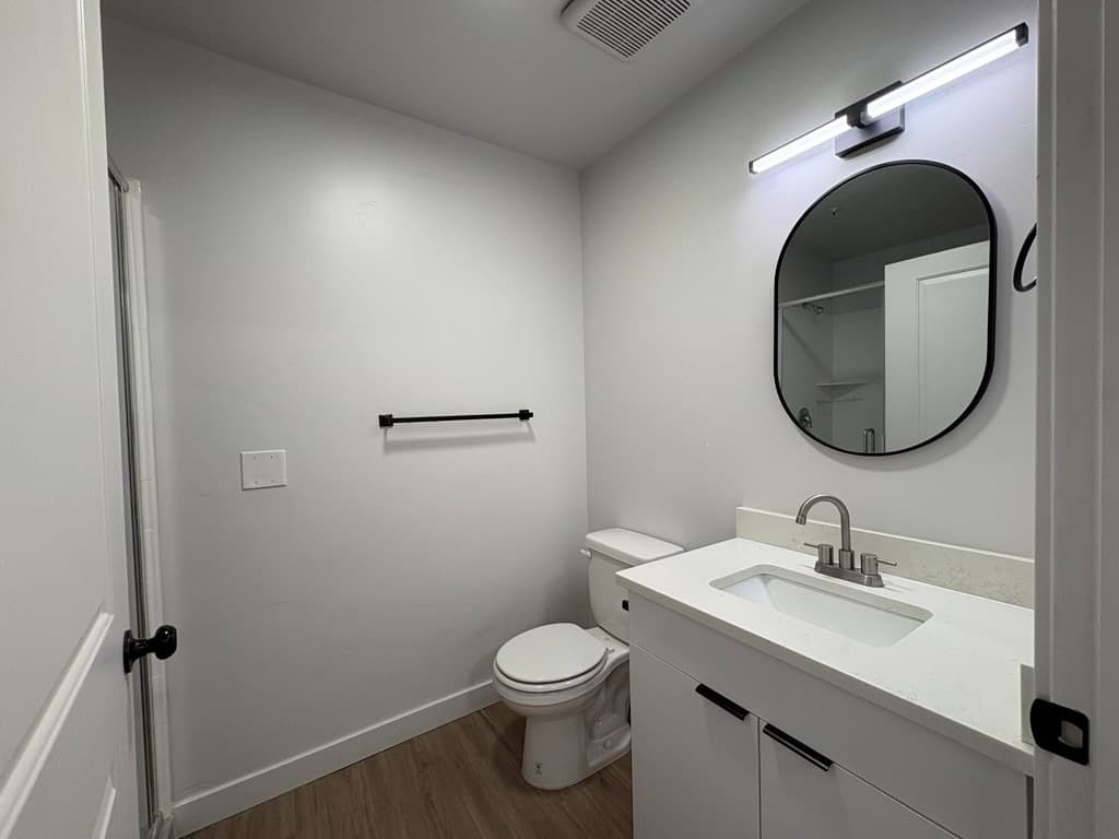 Murray Apartment: 404 E 5600 S
