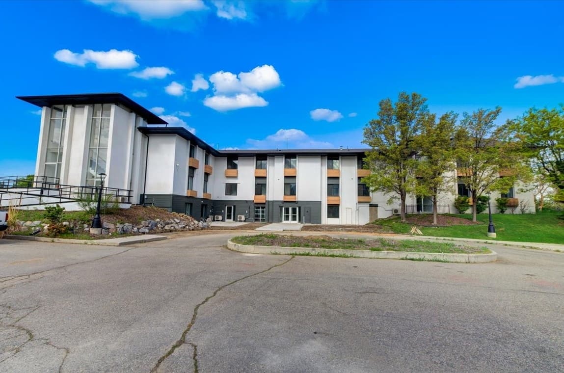 Murray Apartment: 404 E 5600 S