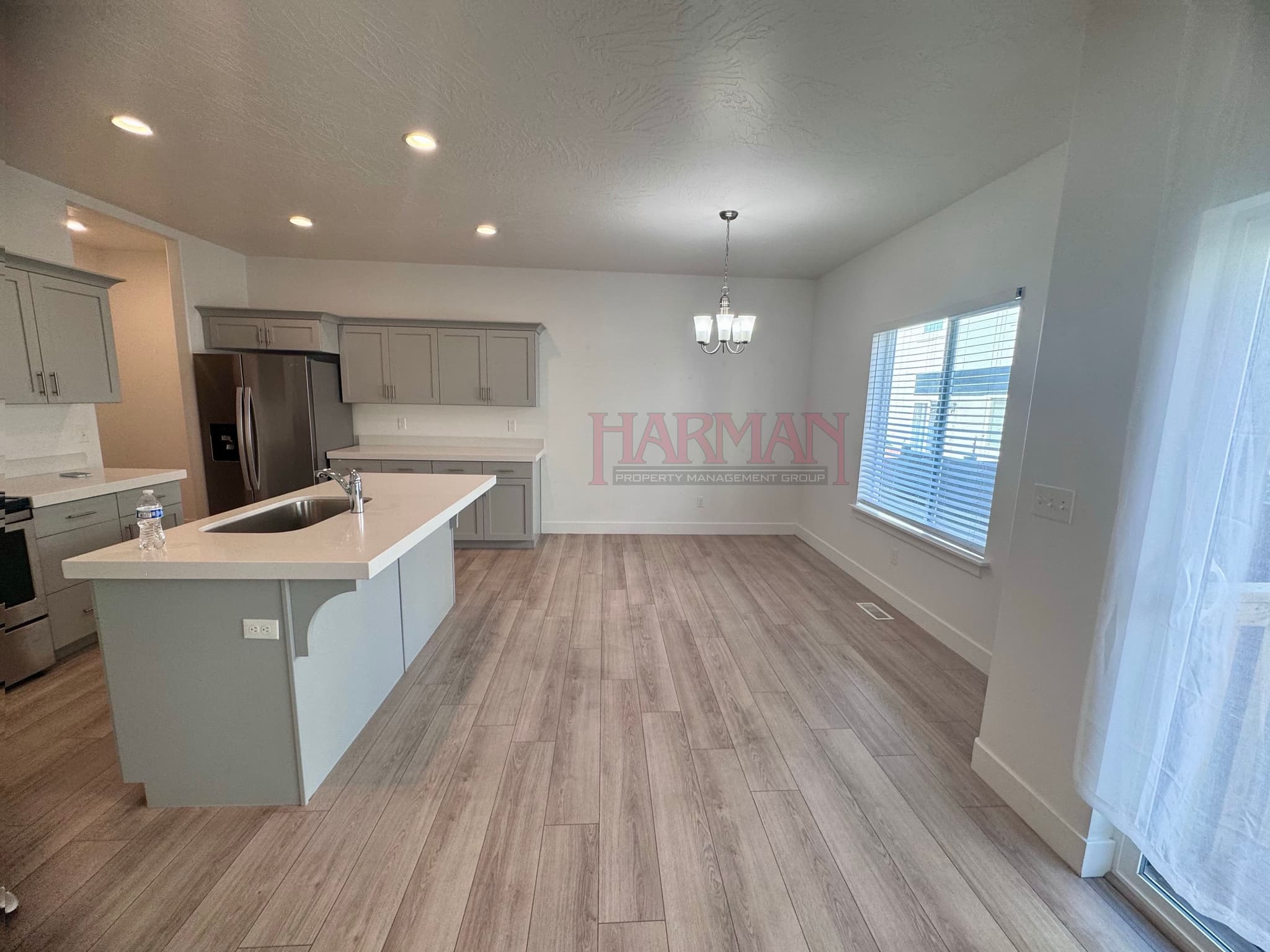 Vineyard House: 451 E 280 N