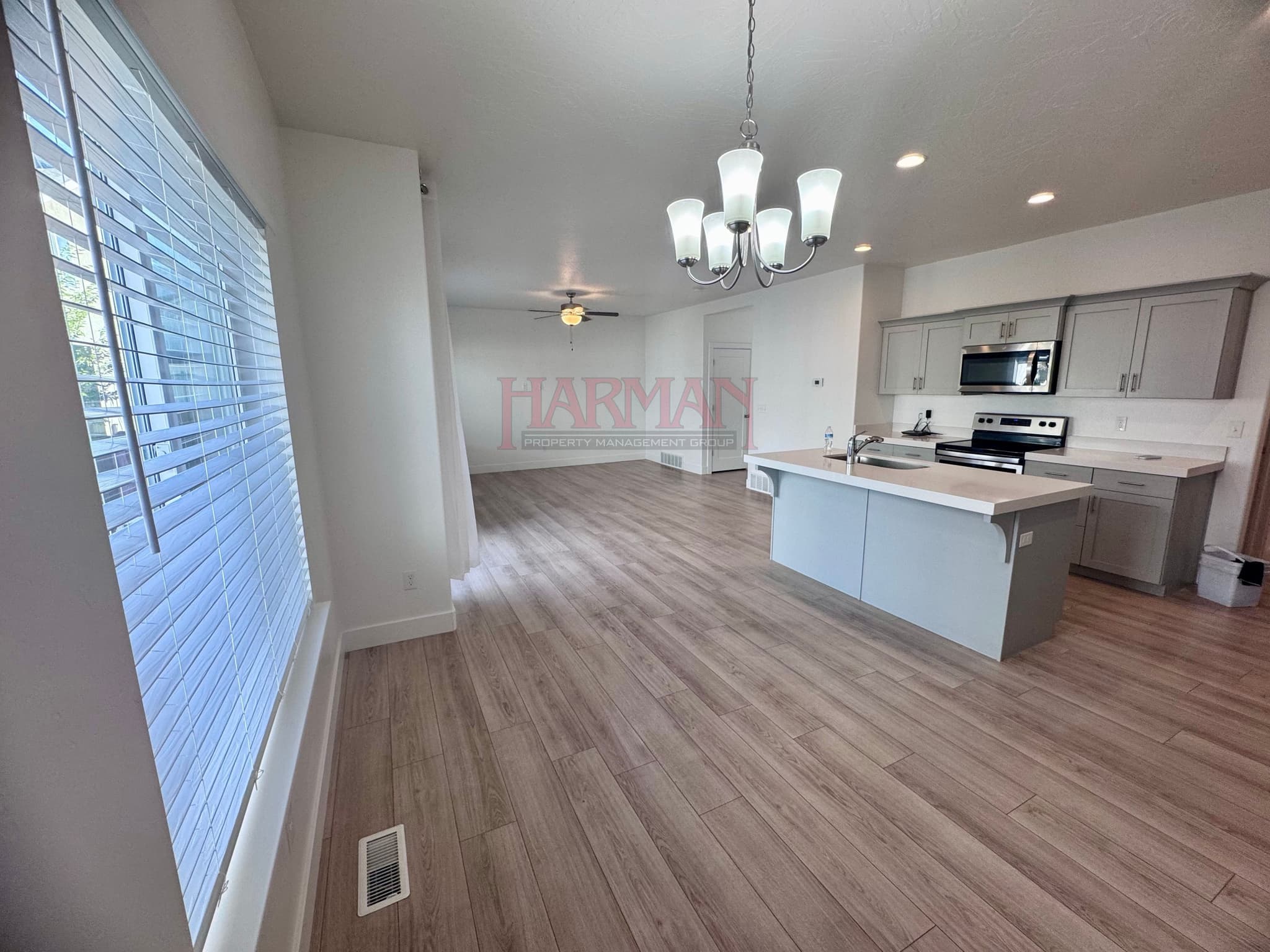 Vineyard House: 451 E 280 N