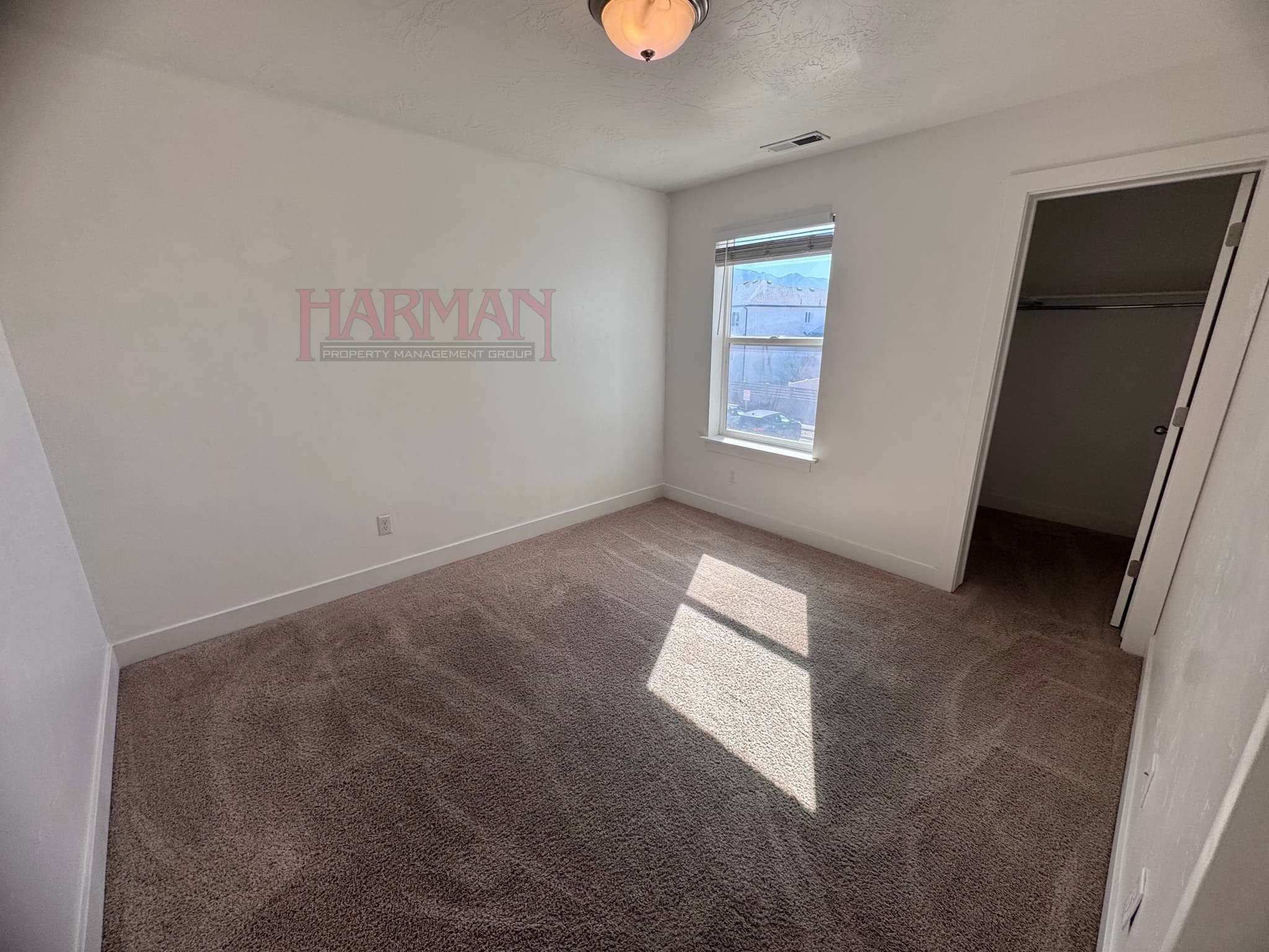 Vineyard House: 451 E 280 N