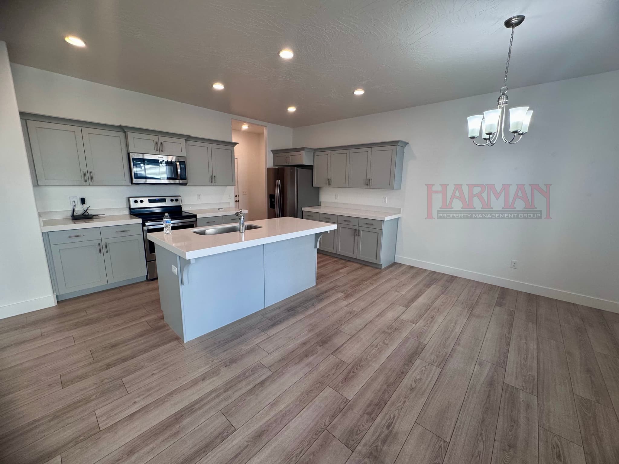 Vineyard House: 451 E 280 N
