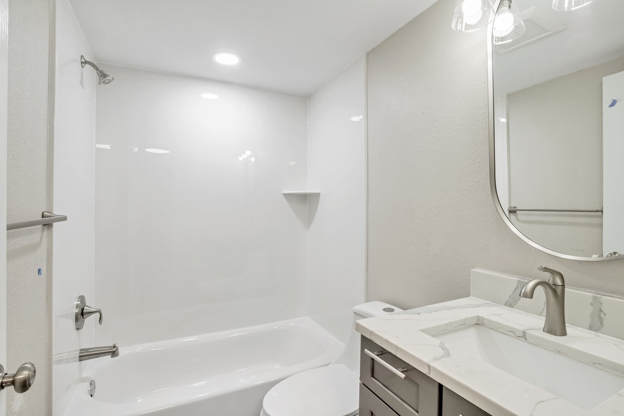 Murray Apartment: 4371 S Fairbourne Ave