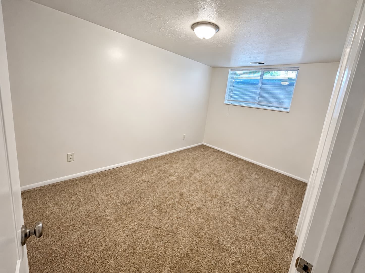 Kaysville Apartment: 574 E 200 S