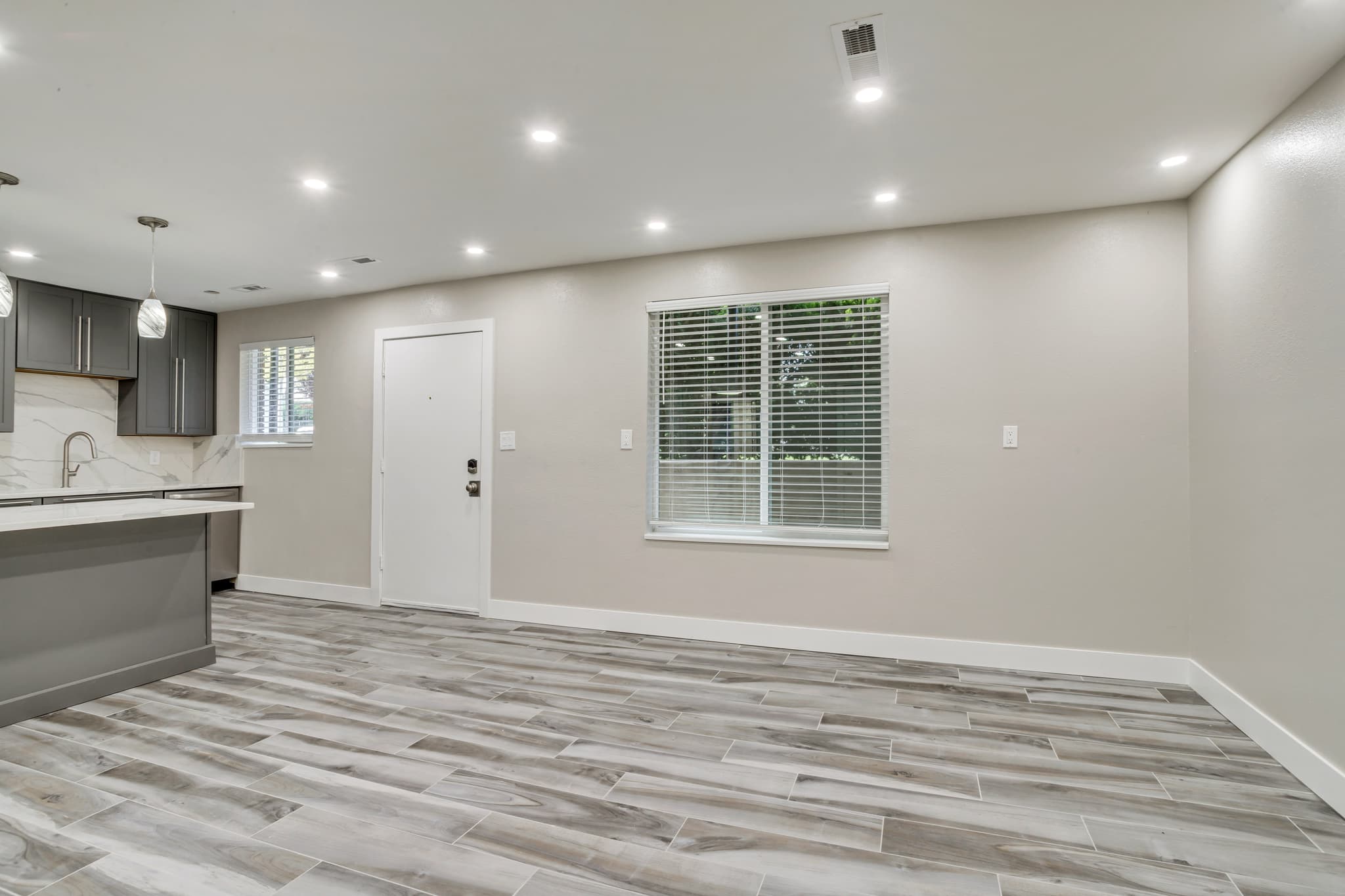 Murray Apartment: 4371 S Fairbourne Ave