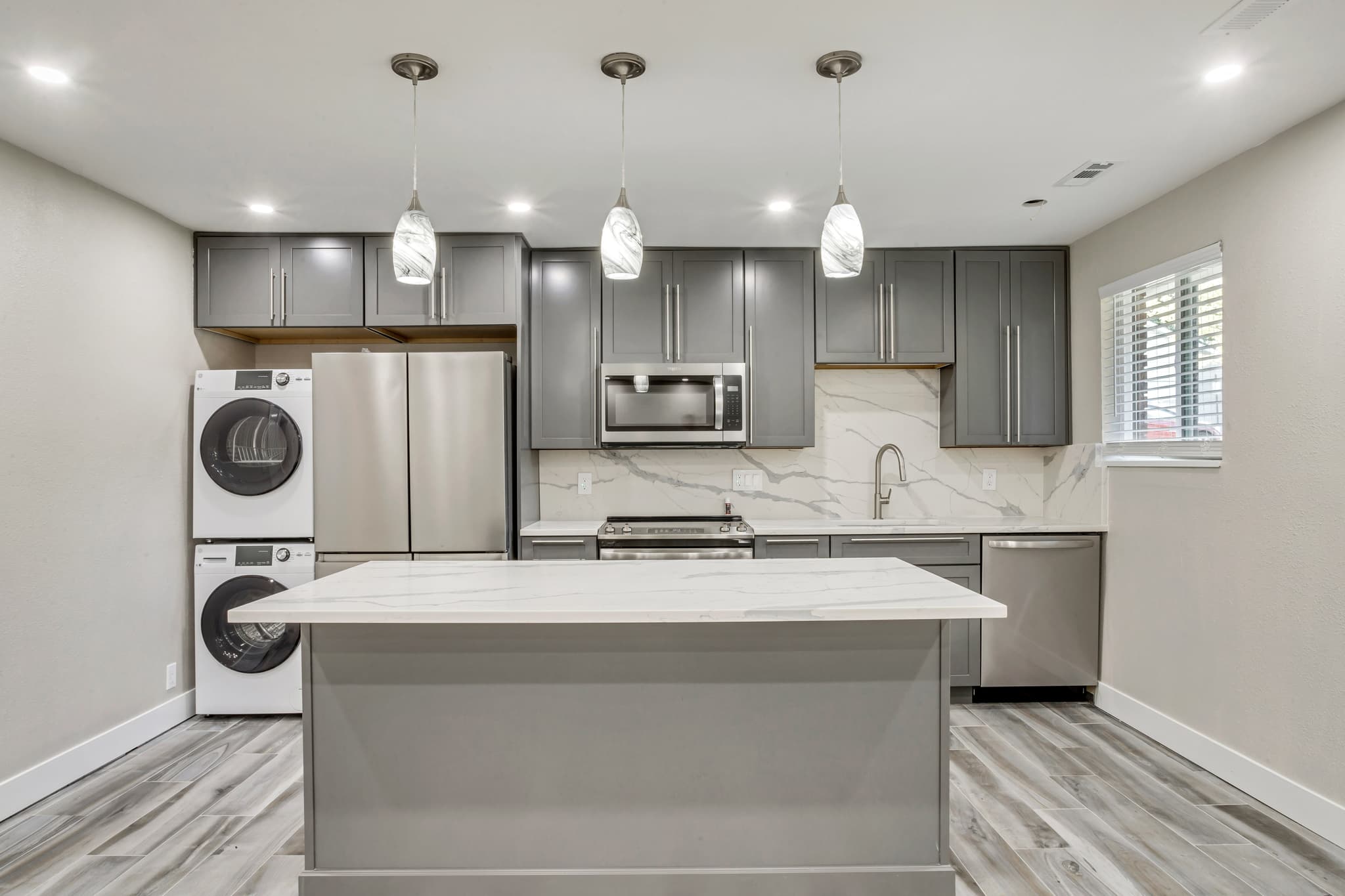 Murray Apartment: 4371 S Fairbourne Ave