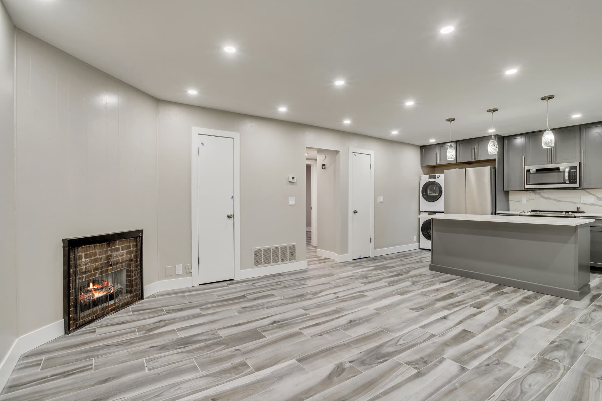Murray Apartment: 4371 S Fairbourne Ave