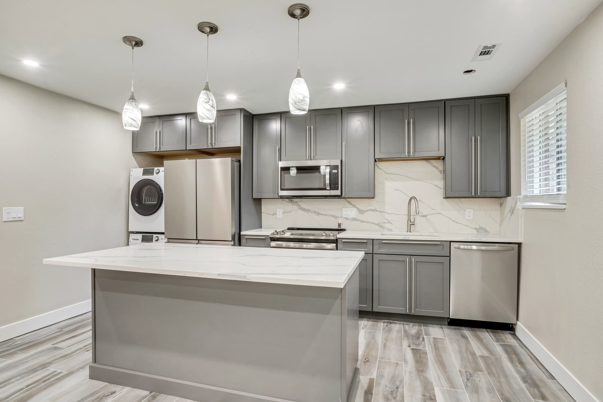 Murray Apartment: 4371 S Fairbourne Ave