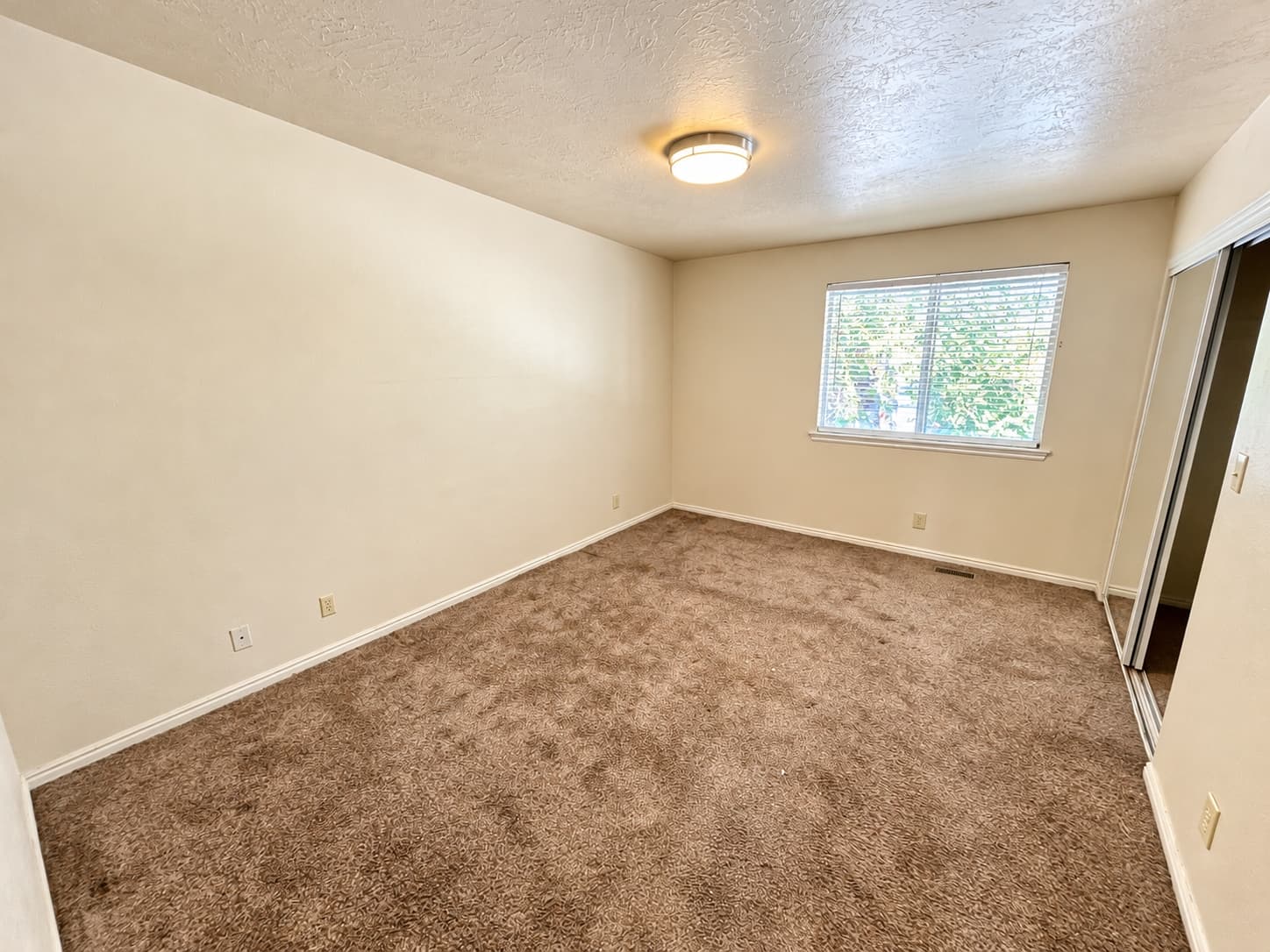 Bountiful Townhome: 393 W 200 N