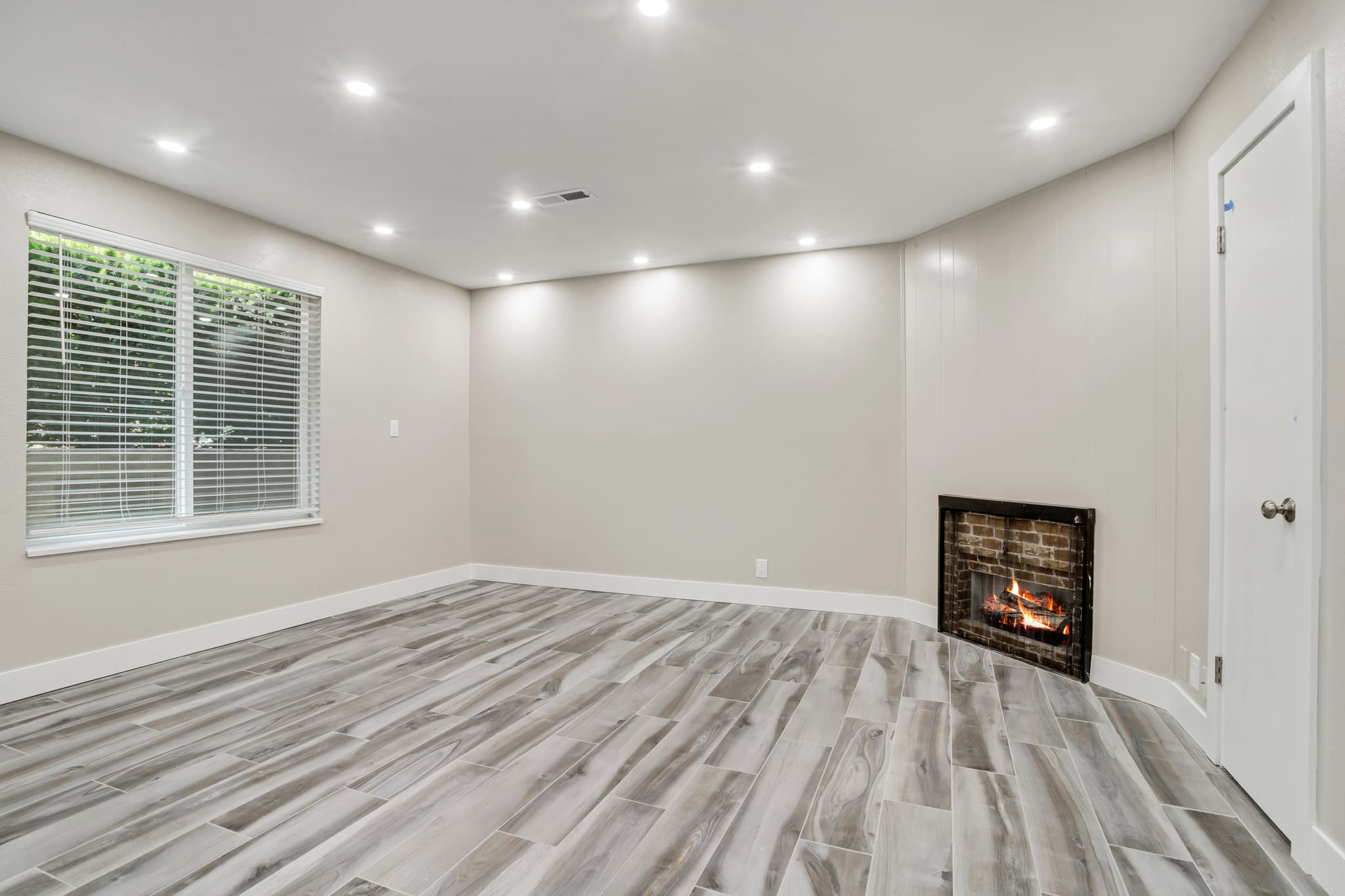 Murray Apartment: 4371 S Fairbourne Ave