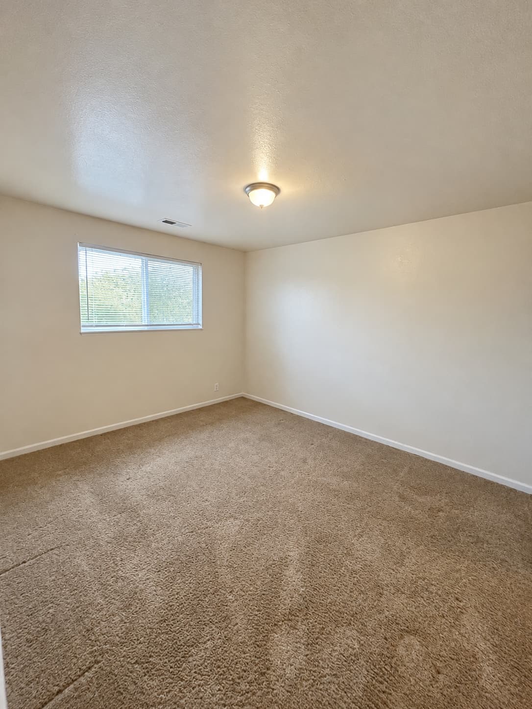 Murray Apartment: 4371 S Fairbourne Ave