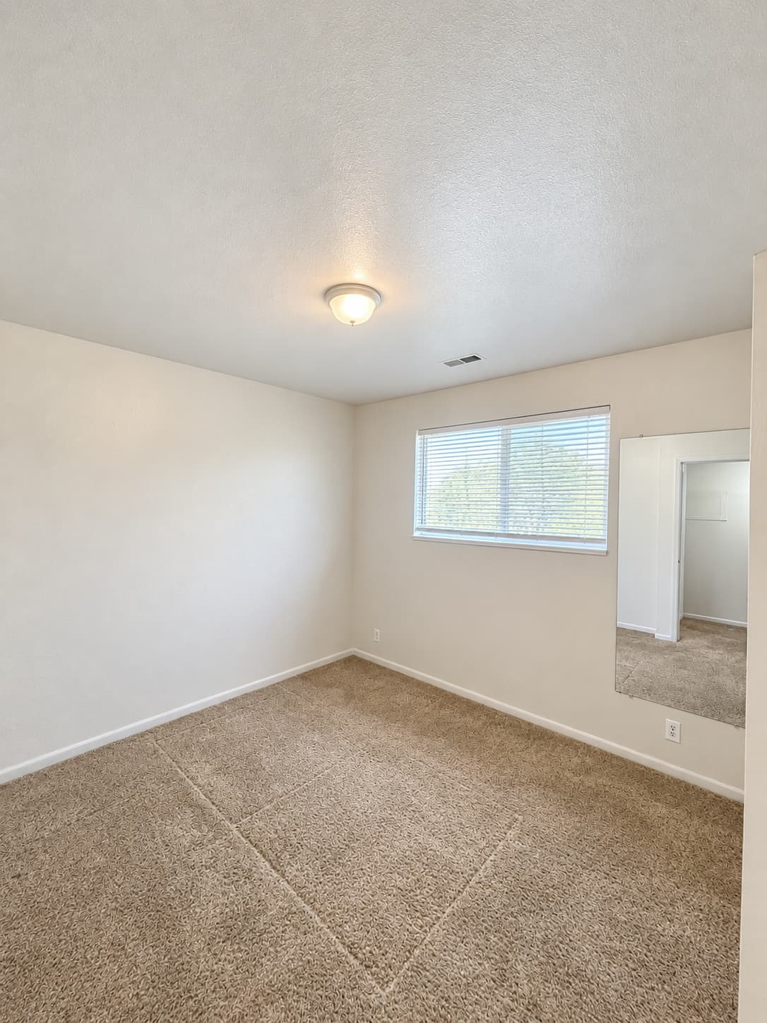 Murray Apartment: 4371 S Fairbourne Ave