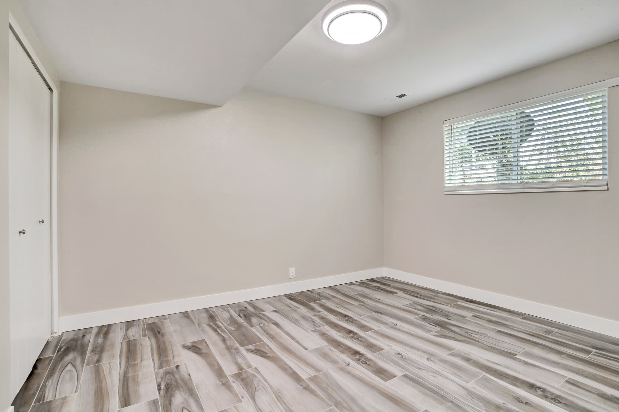 Murray Apartment: 4371 S Fairbourne Ave