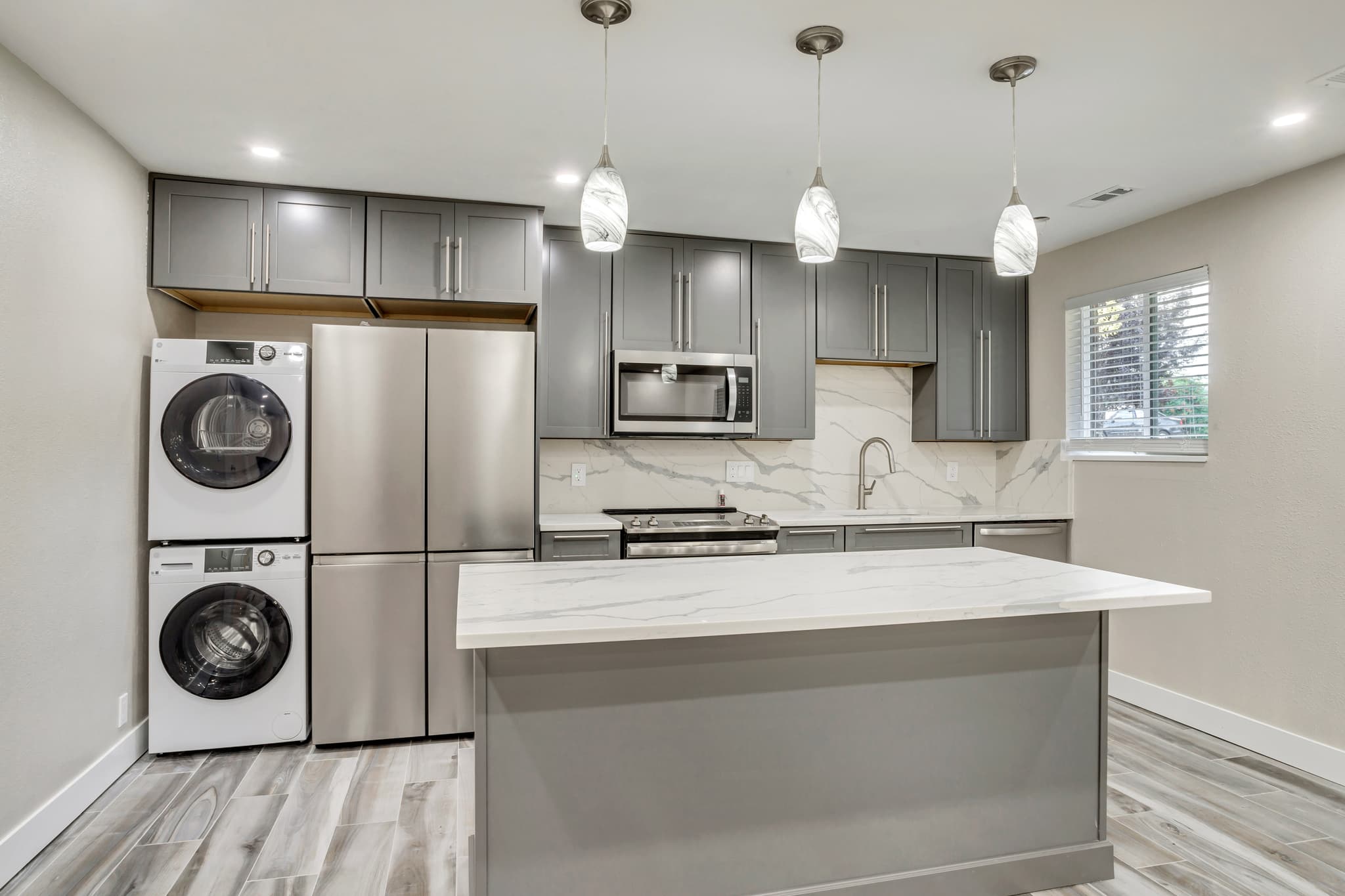 Murray Apartment: 4371 S Fairbourne Ave