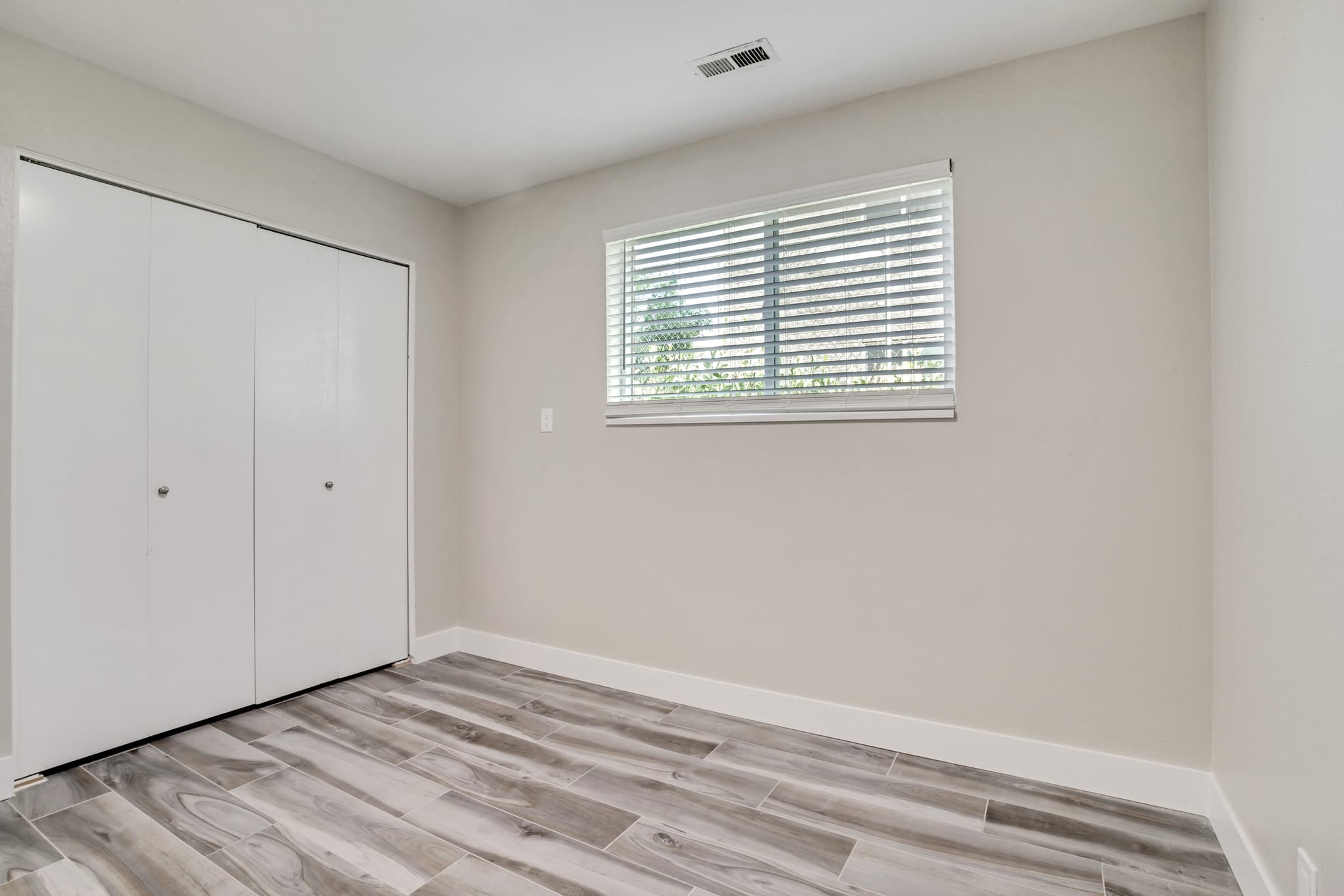 Murray Apartment: 4371 S Fairbourne Ave