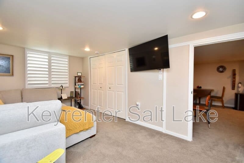 Salt Lake City In-Law/Basement: 2689 E Barbey Dr