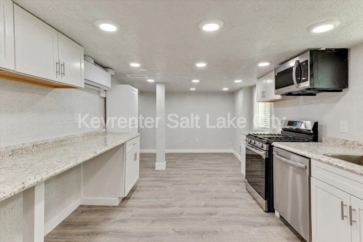 Salt Lake City In-Law/Basement: 672 S 200 W