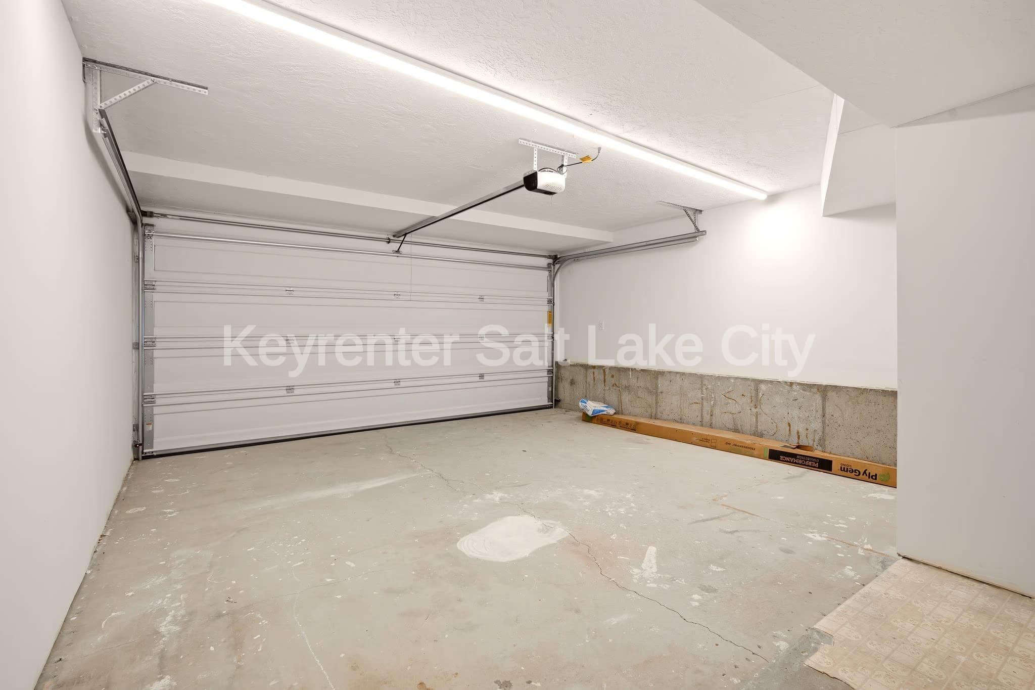 West Jordan House: 9156 S River Ridge Dr