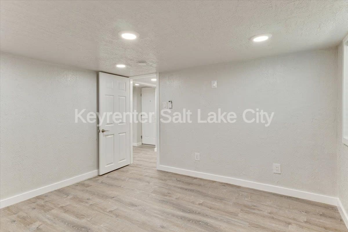 Salt Lake City In-Law/Basement: 672 S 200 W