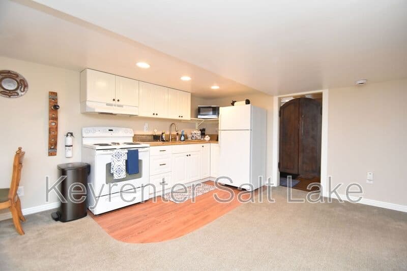 Salt Lake City In-Law/Basement: 2689 E Barbey Dr