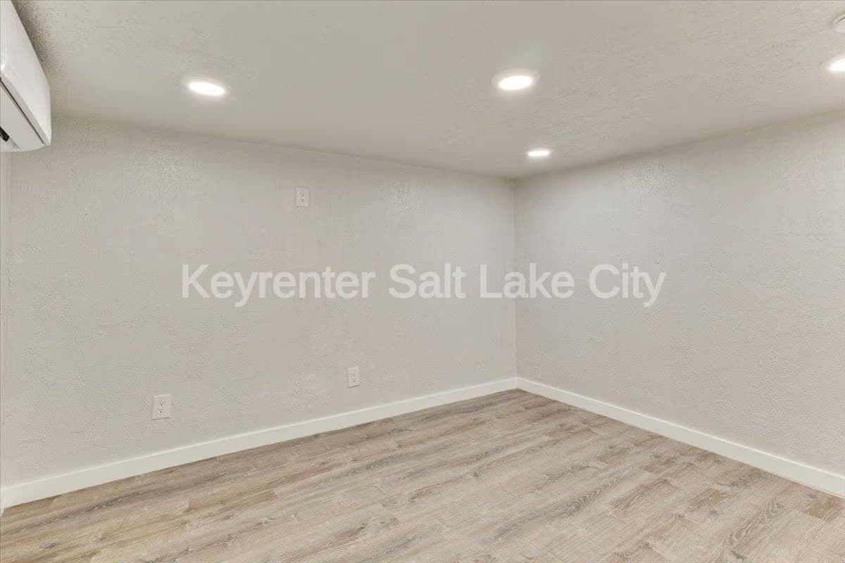 Salt Lake City In-Law/Basement: 672 S 200 W