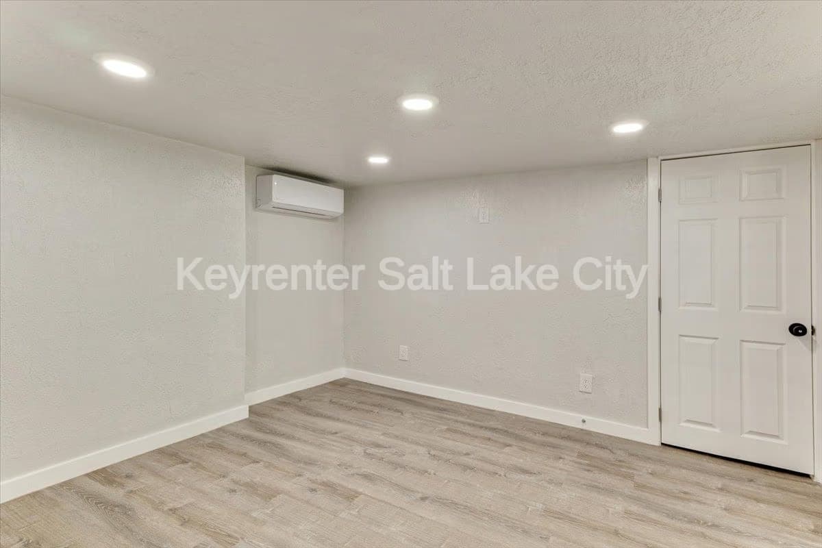 Salt Lake City In-Law/Basement: 672 S 200 W