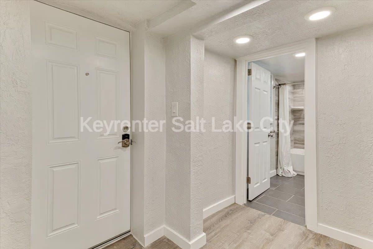 Salt Lake City In-Law/Basement: 672 S 200 W