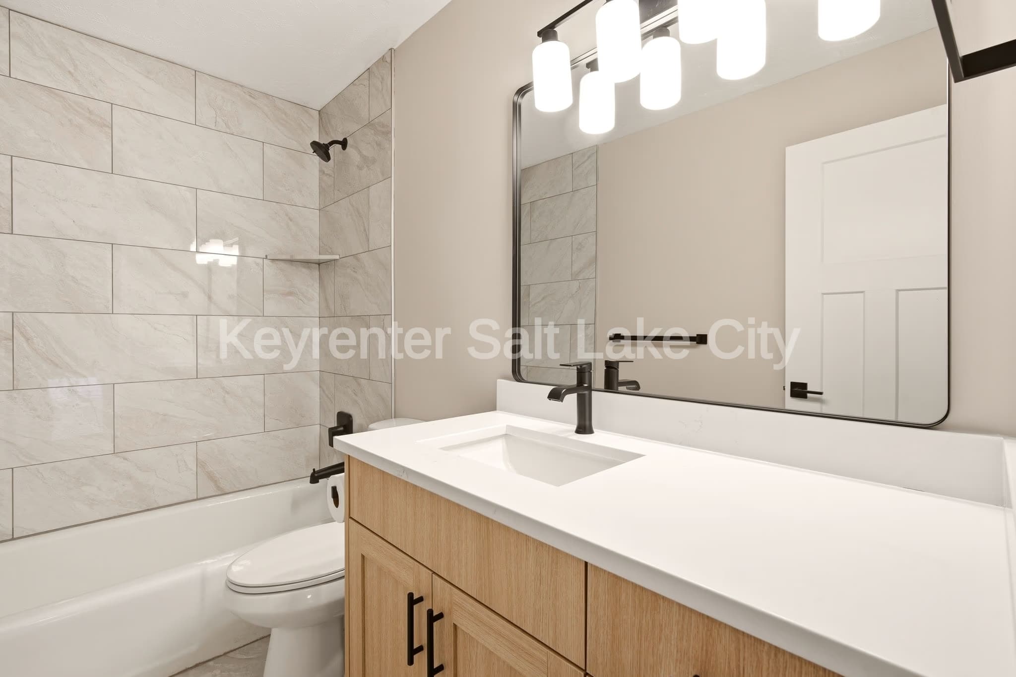 West Jordan House: 9156 S River Ridge Dr