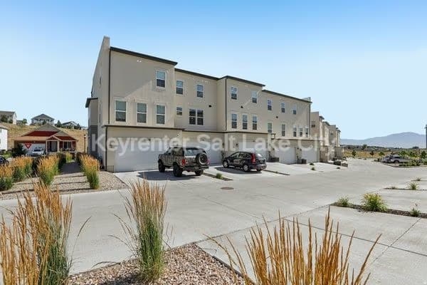 West Jordan Townhome: 7077 W Owens View Way