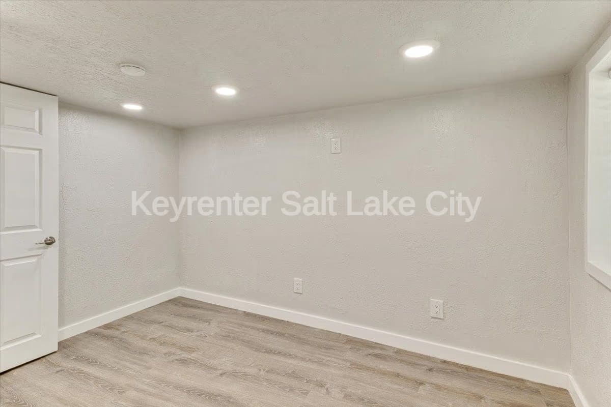 Salt Lake City In-Law/Basement: 672 S 200 W