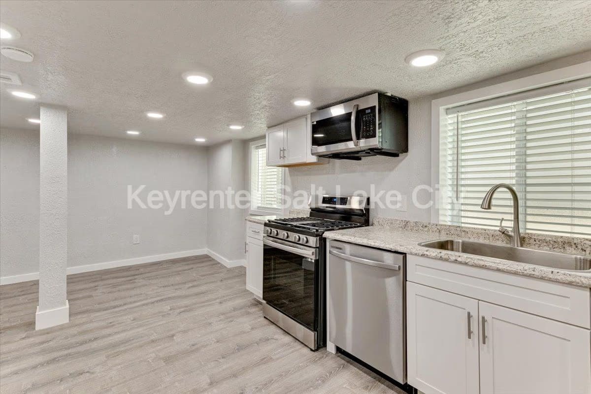 Salt Lake City In-Law/Basement: 672 S 200 W