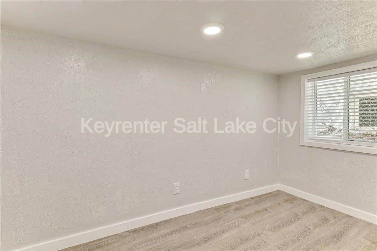 Salt Lake City In-Law/Basement: 672 S 200 W