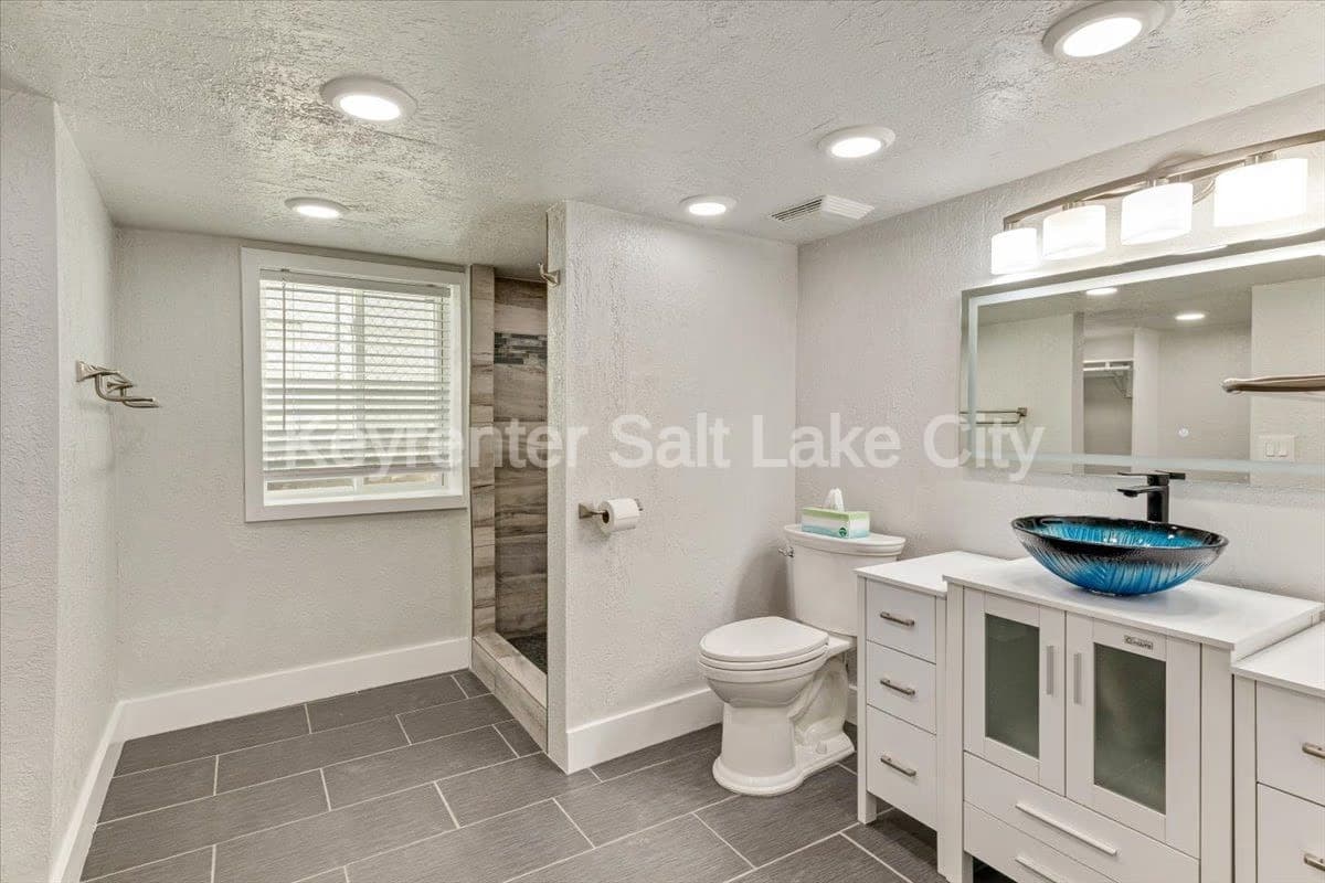 Salt Lake City In-Law/Basement: 672 S 200 W