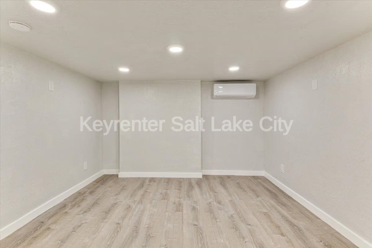 Salt Lake City In-Law/Basement: 672 S 200 W