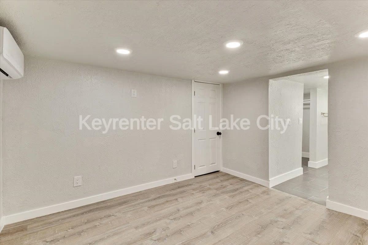 Salt Lake City In-Law/Basement: 672 S 200 W