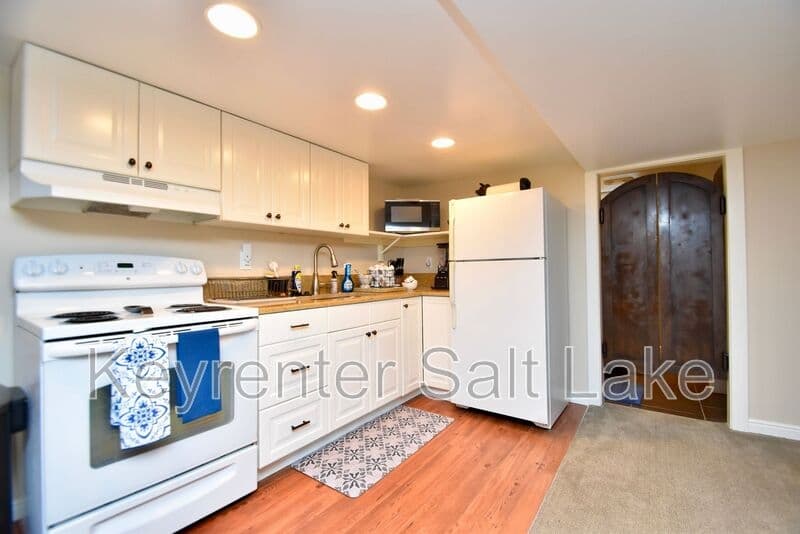 Salt Lake City In-Law/Basement: 2689 E Barbey Dr