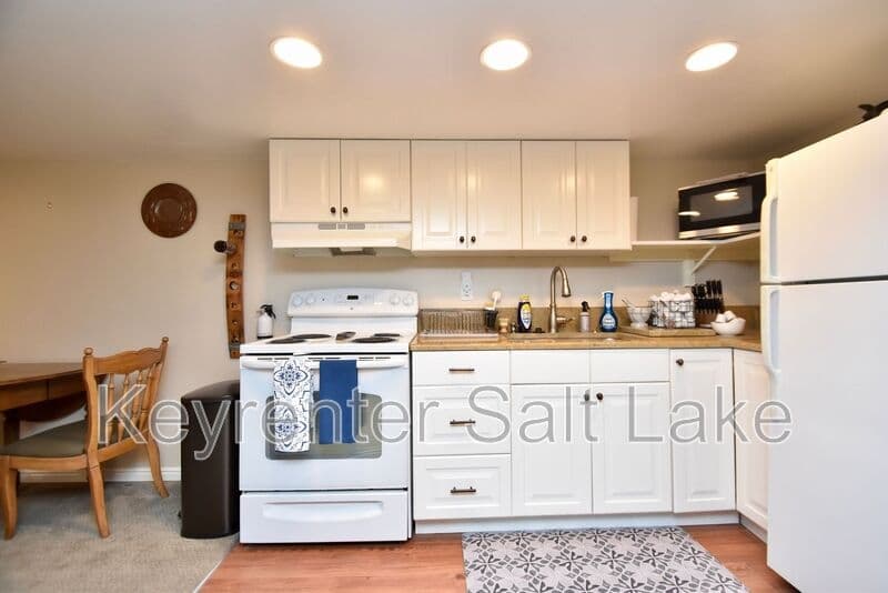 Salt Lake City In-Law/Basement: 2689 E Barbey Dr