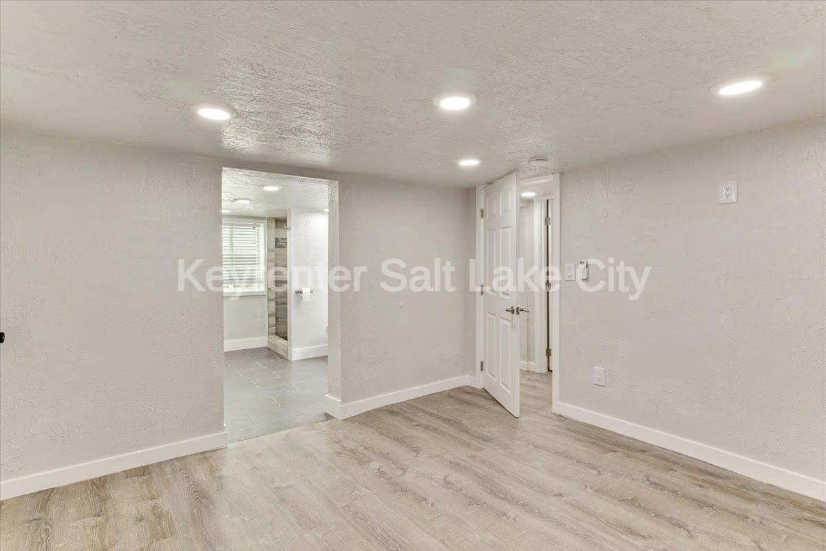 Salt Lake City In-Law/Basement: 672 S 200 W