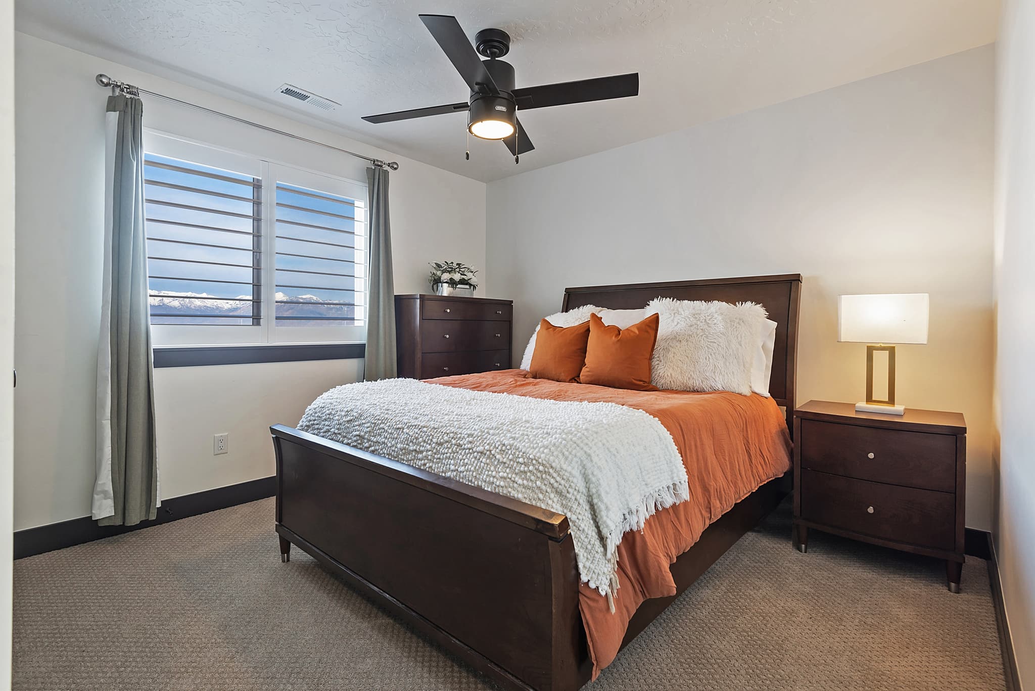 Saratoga Springs House: 423 W Red Wolf Dr