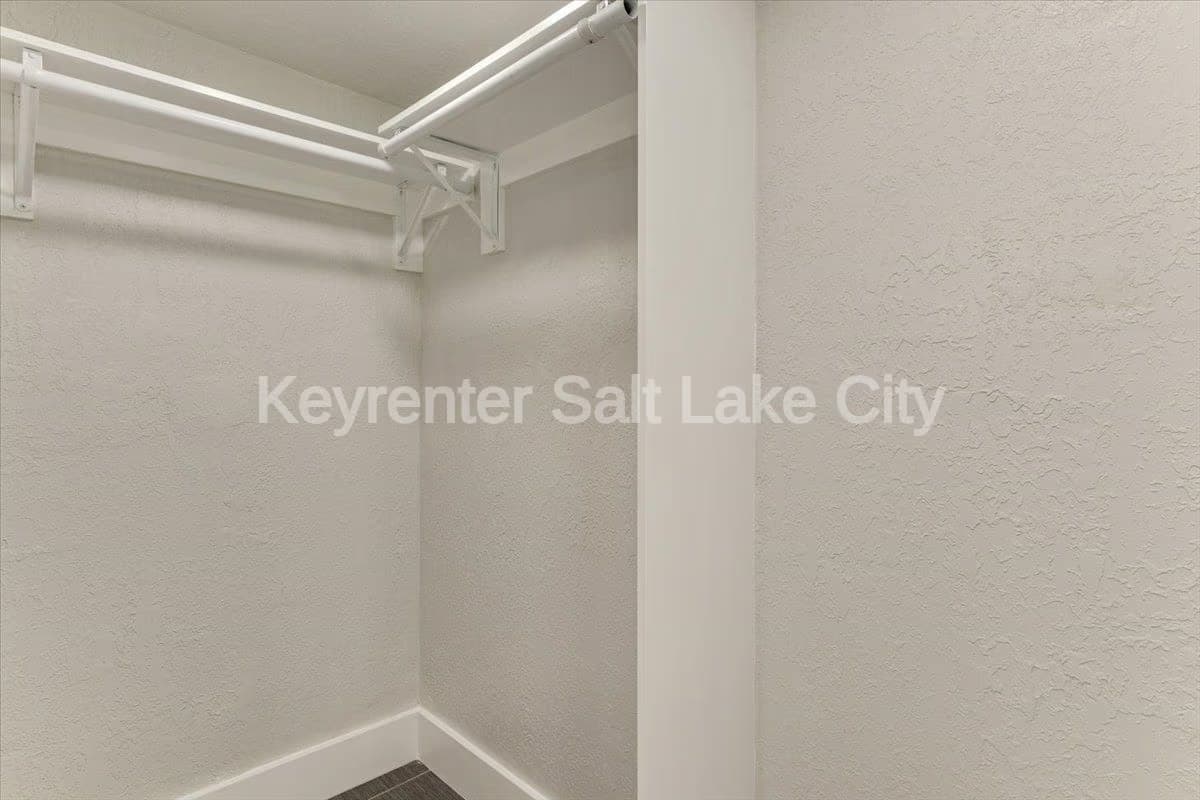 Salt Lake City In-Law/Basement: 672 S 200 W